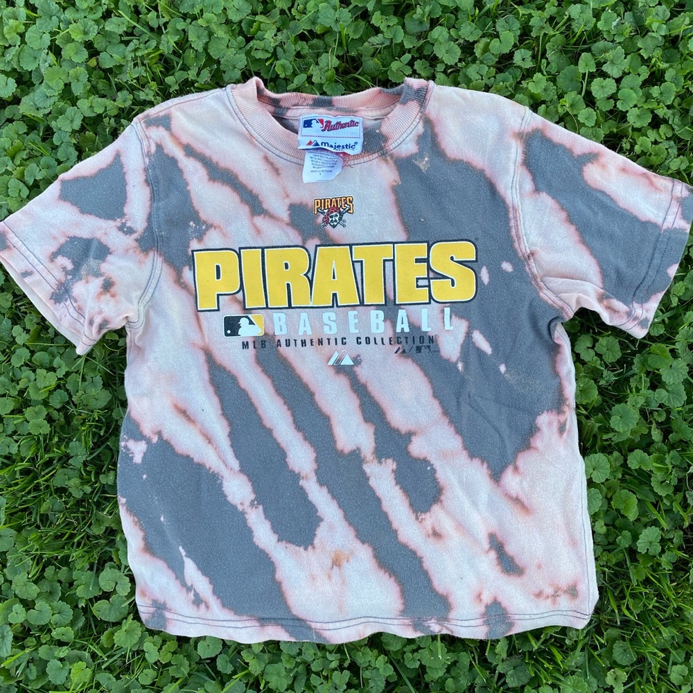 Pirates bleach dyed t